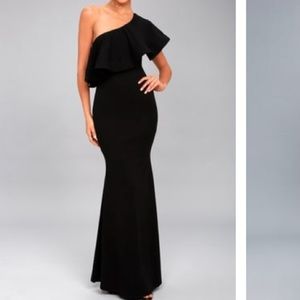 Black mermaid gown with ruffled one shoulder